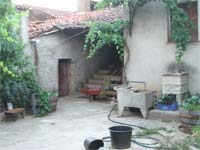 Homem prendia mulher com corrente