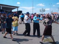 Idosos bailam no Naso