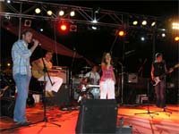 Pequenos cantores animam Polis