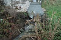 FOLGARES com esgotos a céu aberto