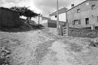 Rua em mau estado gera descontentamento