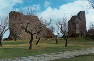 Muralhas de Miranda em ruínas