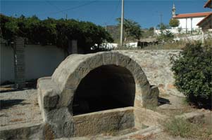 Lodões e a Santa Cruz sagrada