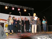 Idosos mostram artesanato