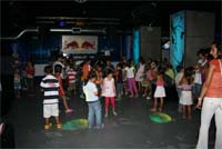 Crianças vão à discoteca