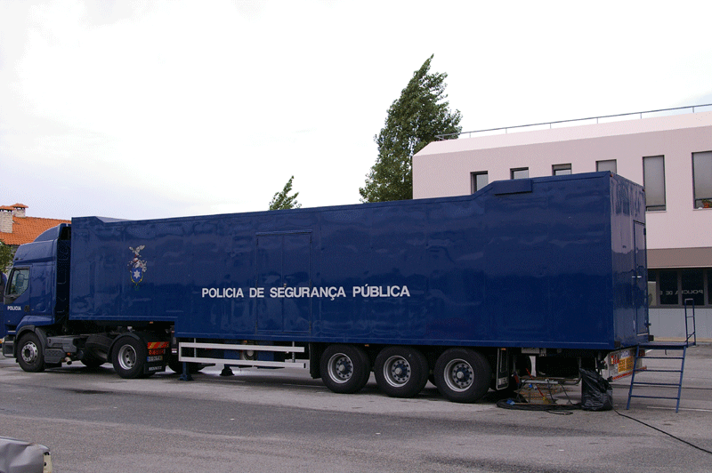 Comando distrital da PSP de Bragança recebe formação em carreira de tiro móvel