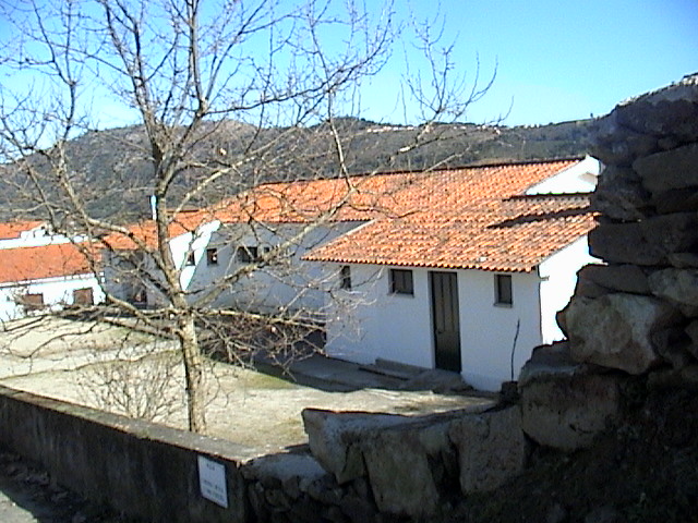 Pais de Castanheiro do Norte voltaram à carga e encerraram escola