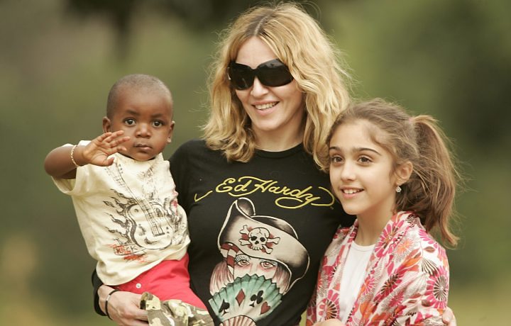 Madonna vai adoptar mais uma criança em África