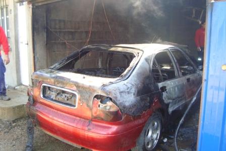 Incêndio destrói casa, carro e mota