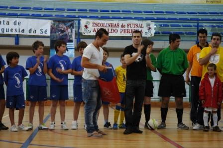 Arnaldo e Ricardinho juntos para ensinar crianças em Bragança