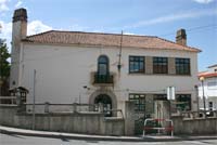 Escolas viram sedes de associações