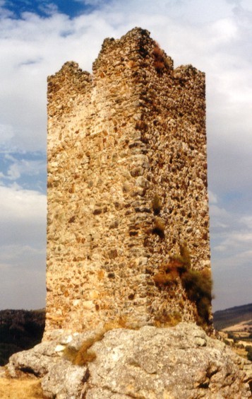 Cheque para recuperar castelo de Penas Róias