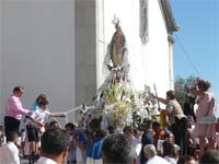 Carção paga promessas pelas graças da Senhora