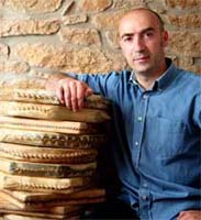 Paulo Meirinhos, grande músico mirandés i custrutor de strumientos tradecionales.