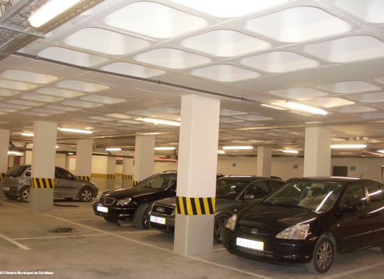Parques de estacionamento gratuitos na primeira hora em Dezembro