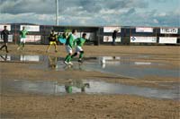 Campo empapado não ajudou