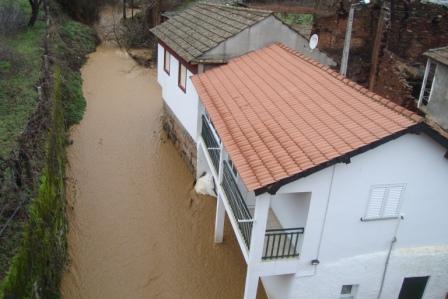 Chuva inundou uma casa e lameiros no Portelo e arrastou areias das minas