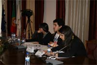 De olhos postos na política