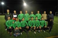 Galos cantam de tarde