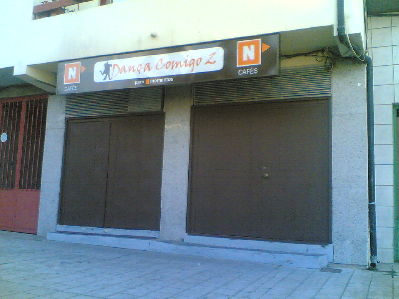 Alegado atirador em prisão domiciliária