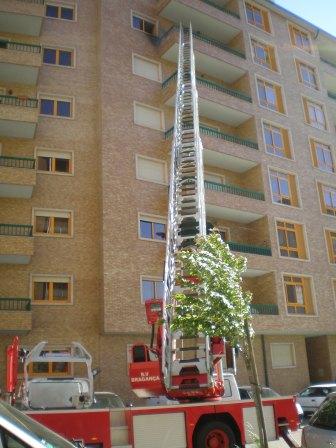 Incêndio numa varanda assustou moradores
