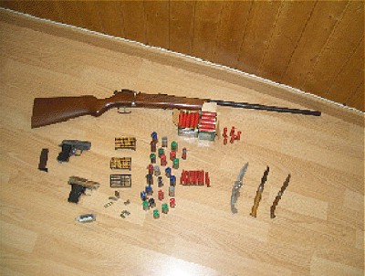 Alegado agressor tinha armas em casa