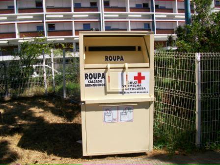 Cruz Vermelha recolhe roupa para carenciados