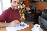 Com café também se pinta