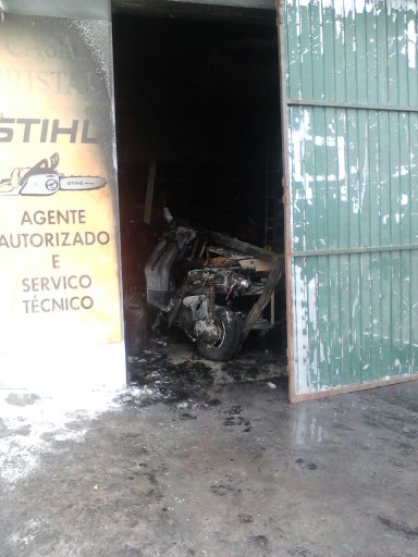 Explosão em oficina faz um ferido grave