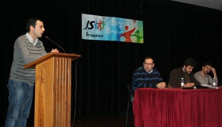 Nuno Miranda sucede a Bruno Veloso na distrital da JS de Bragança