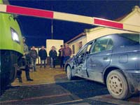 Metro abalroa viatura