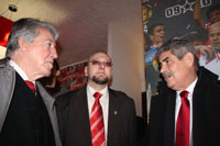 Encarnados com casa em Carviçais