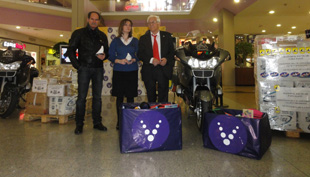 Pinguins ajudam Haiti