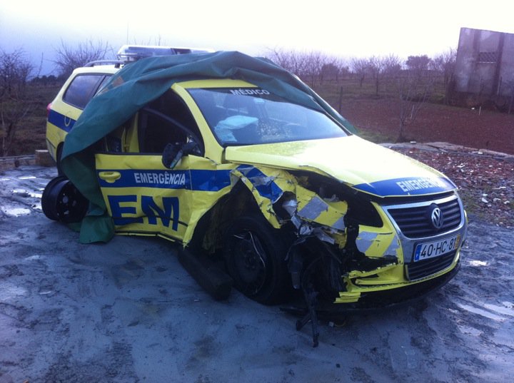 Equipa de VMER atropelada após despiste