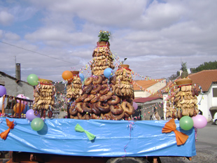 Gralhós preserva Festa do Ramo