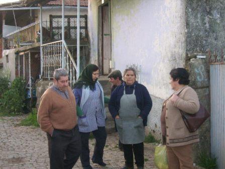 Encapuzados roubam bens a homem que vive sozinho