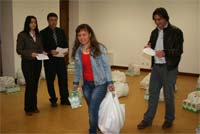 Famílias recebem cabazes na Páscoa