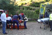 Tractor arrasta idoso para o rio