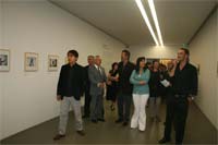 “75 fotografias, 35 mulheres, 42 anos”