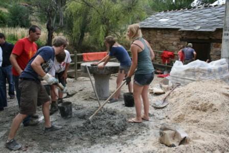 Escuteiros estrangeiros ajudam a manter aldeias do Parque de Montesinho