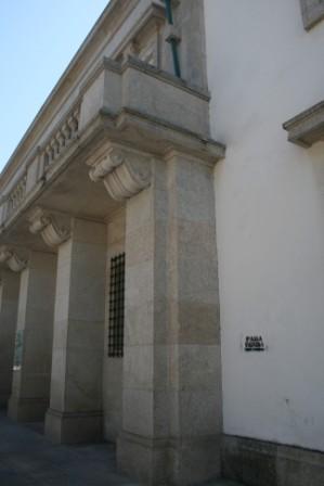 Edifícios públicos vandalizados