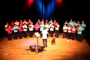 Coros reunidos no teatro