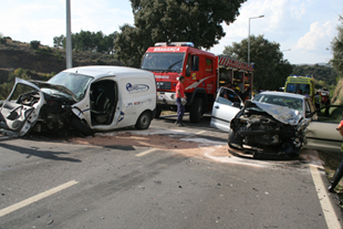 Dois feridos em acidente aparatoso