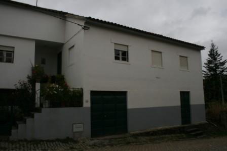 Padre agredido durante assalto a casa paroquial