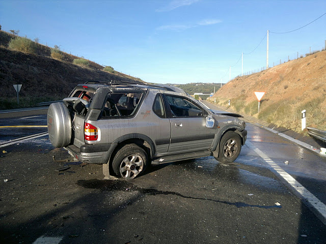 Dois feridos em despiste no IP4