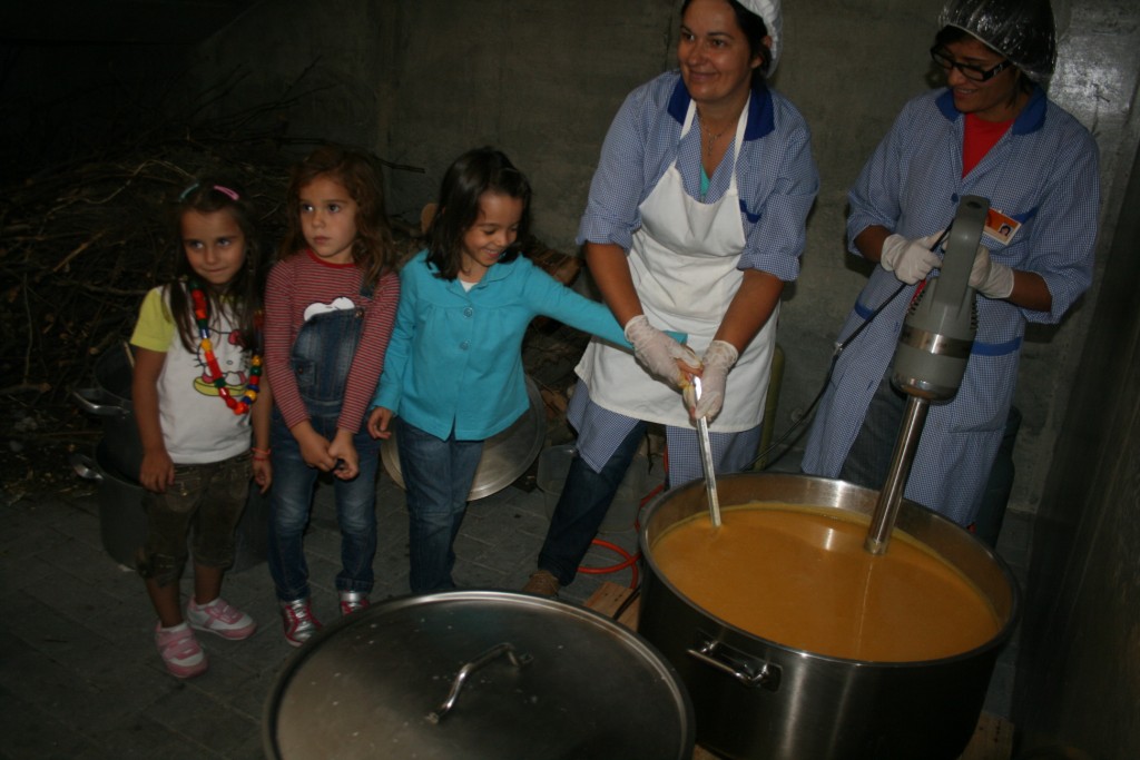 Centro escolar ensina alunos a fazer sopa
