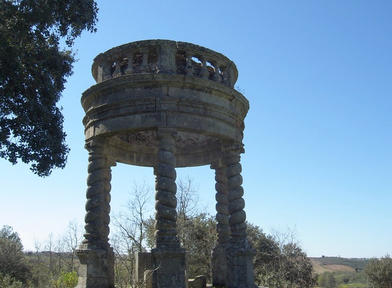 Um dos símbolos de Mogadouro está em ruínas