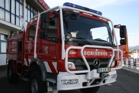 Bombeiros baptizam viatura de combate a incêndios