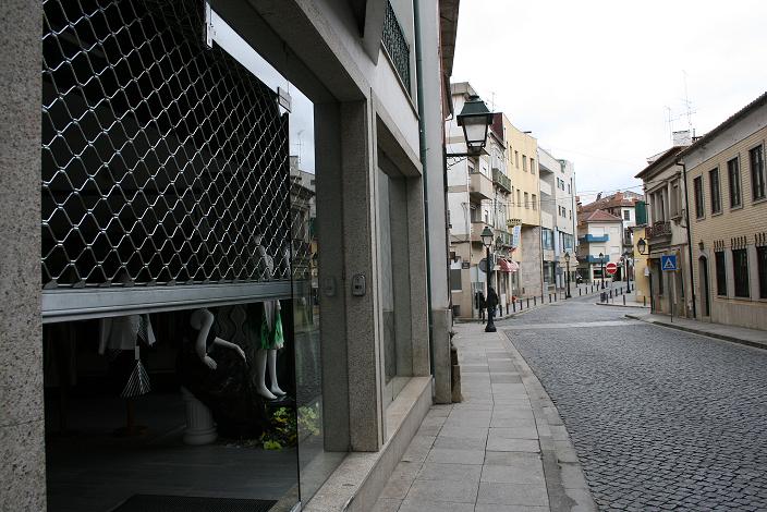 Loja de Bragança foi invadida pelo condutor de uma carrinha