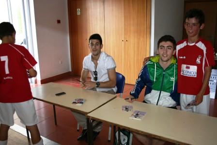 Pizzi e Mário Freitas distribuiram autógrafos na Maratona de Futsal de Bragança